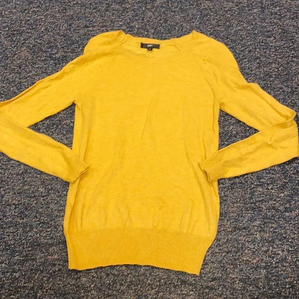 Mossimo Mustard Light weight sweater sz. M